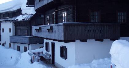 Rustic vacation apartment in Nassfeld, Sonnleitn, directly on the ski slope, 2 bathrooms, 2 toilets