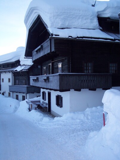 Rustic vacation apartment in Nassfeld, Sonnleitn, directly on the ski slope, 2 bathrooms, 2 toilets