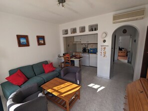 Téléviseur, foyer, chaîne audio