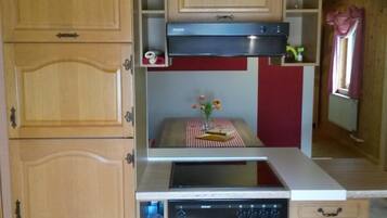 Fridge, microwave, oven, coffee/tea maker