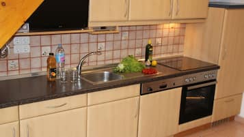 Geladeira, fogão, cooktop, lava-louças