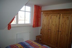 1 bedroom, free WiFi - Darss-Wieck, living room-kitchen-bedroom-balcony, sauna, 2- 3 persons, bicycle shed (Wieck)