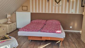 3 bedrooms, iron/ironing board, free WiFi