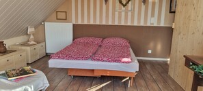 3 bedrooms, iron/ironing board, free WiFi