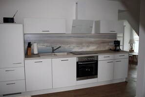 Fridge, oven, stovetop, dishwasher - Beachfront apartment with sea views, beach chair by the sea, parking at the house (Baabe)