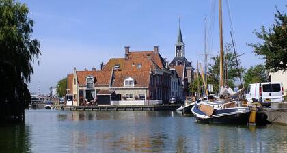 Cozy "Schwedenhaus" with a beautiful view, located on the water