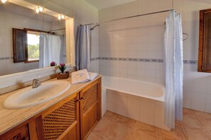 Dusche, Bidet, Handtücher