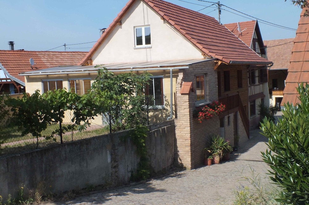 Farm holiday accommodation, very quiet location, family friendly.