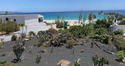 Traumlage, schöne Ferienwohnung, am Sandstrand, Internet und Gemeinschaftspool