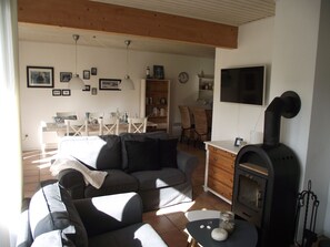 TV, fireplace, ping pong, books - Family friendly holiday home near the beach (Süssau-Heringsdorf)