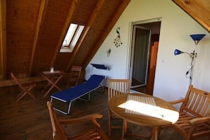 Dining - big flat with wide view (Bayern)
