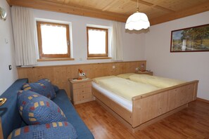 2 bedrooms, free WiFi, bed sheets