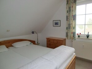 2 habitaciones, tabla de planchar con plancha y cuna de viaje 