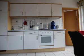 Refrigerador, microondas, parrilla de estufa y lavavajillas 