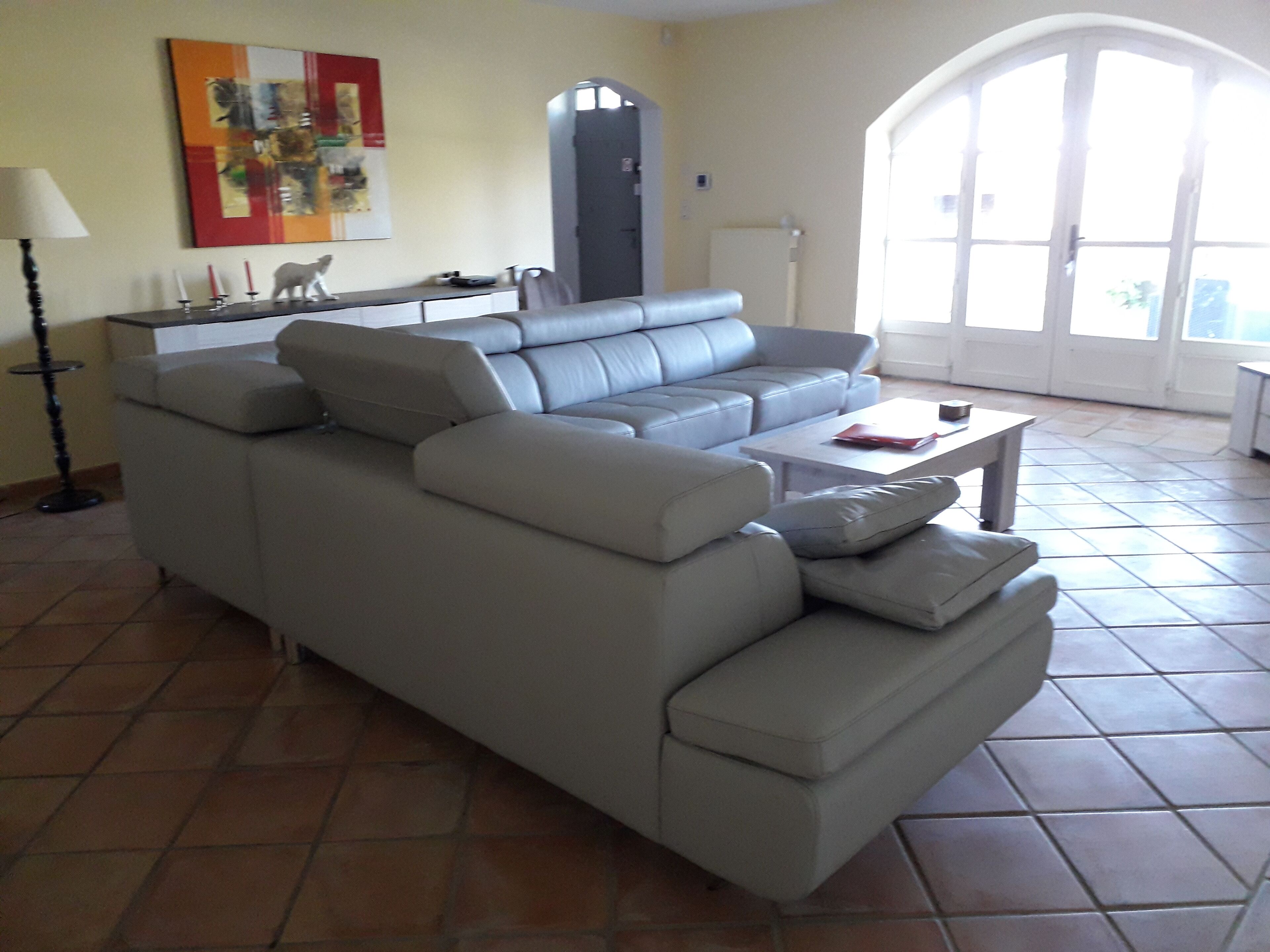 Provencal farmhouse in the countryside, with secure swimming pool.