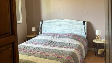 1 chambre, fer et planche Ă repasser, Wi-Fi gratuit, draps fournis