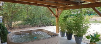 the gites les chênes n. 2, private pool and spa