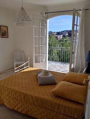 4 chambres, fer et planche à repasser, lit parapluie, Wi-Fi gratuit