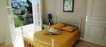 Villa for 8/10 people, 10 minutes' walk from the beach, air-conditioned. Quiet neighborhood.