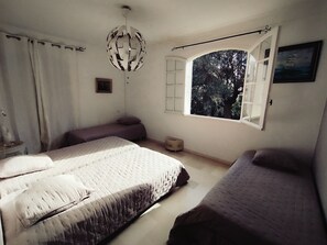 4 bedrooms, iron/ironing board, travel cot, free WiFi