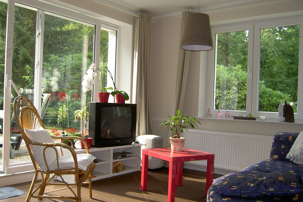 2 rooms / kitchen / bathroom between HH / LG