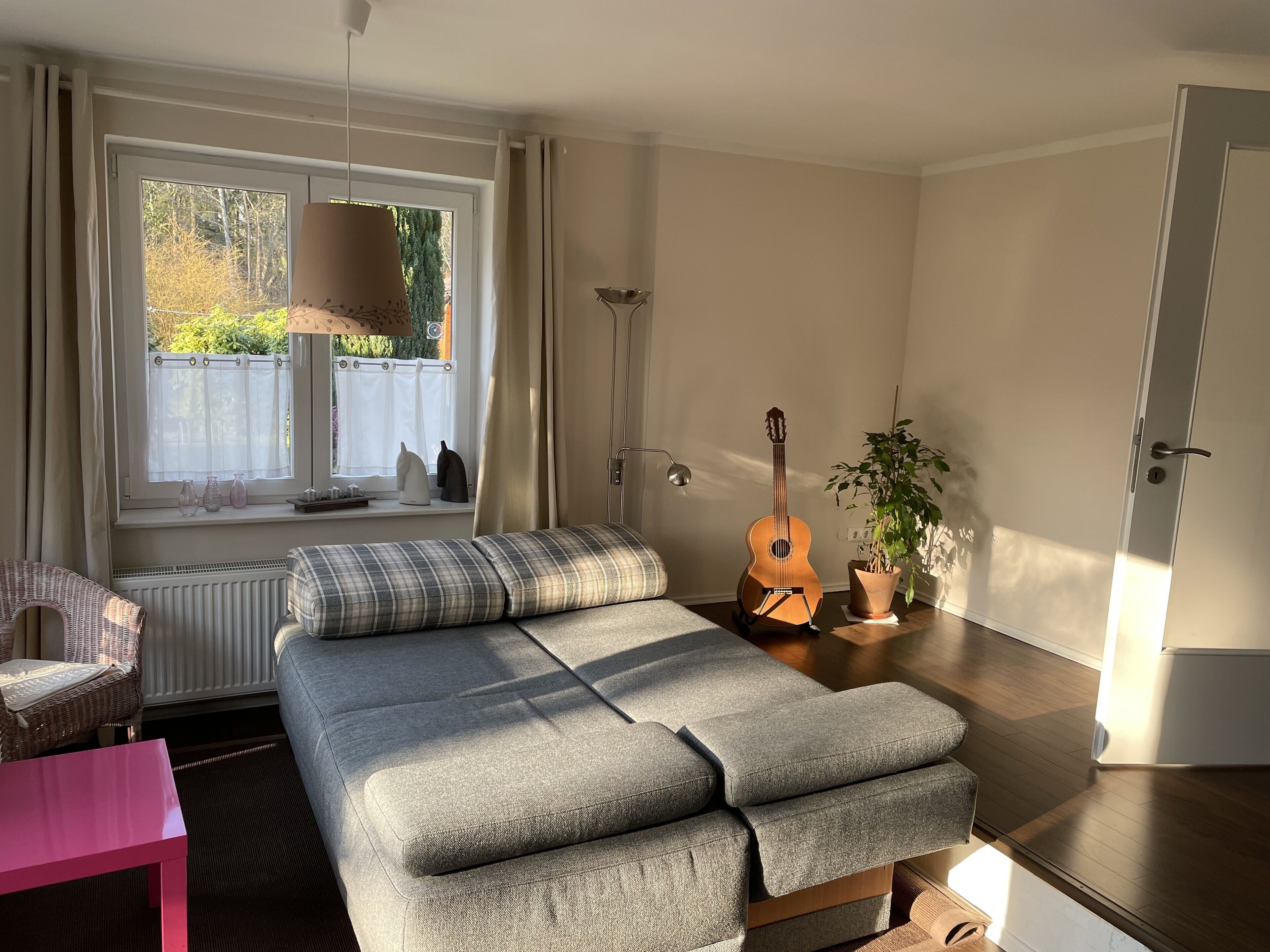 2 rooms / kitchen / bathroom between HH / LG