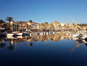 Marina - House T3 with terrace and garden in quiet residential area (Bandol)