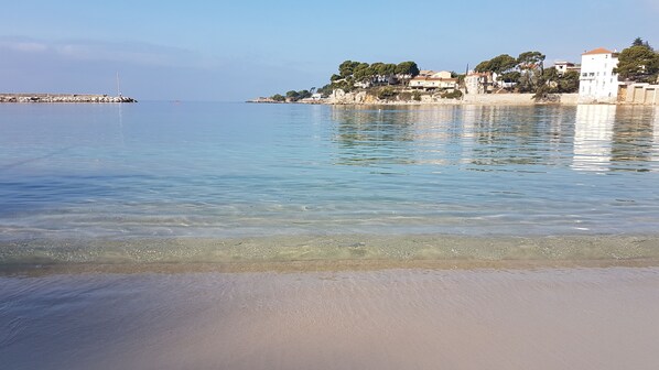 Beach - House T3 with terrace and garden in quiet residential area (Bandol)