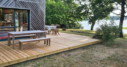 WOODEN HOUSE ON THE GULF OF MORBIHAN