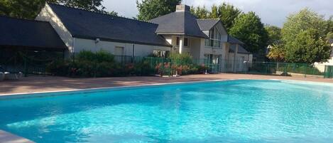 Outdoor pool, a heated pool