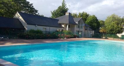 Maison au coeur du golf de PLOEMEL (56400) dans une résidence calme avec piscine