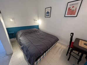 4 bedrooms, iron/ironing board, travel cot, free WiFi