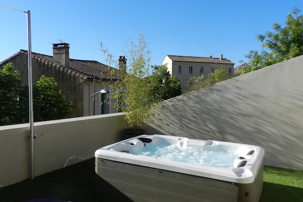 Outdoor spa tub
