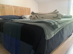 2 chambres, fer et planche à repasser, lit parapluie, Wi-Fi gratuit