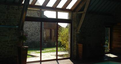 Maison  avec piscine couverte et chauffée ,12 pers, proche St Malo en Bretagne