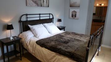 4 slaapkamers, een strijkplank/strijkijzer, reisbedje, gratis wifi