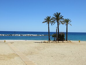 On the beach - EXCEPTIONAL stay - Penthouse 6p - 100% Airco Wifi - 2x bedroom + bathroom (Vera)