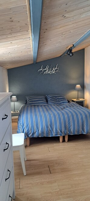 3 bedrooms, iron/ironing board, travel cot, free WiFi