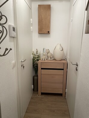 Interior - Studio 21m²- 2* - city center- wifi - balcony - private parking - linen included (Mont-Dore)