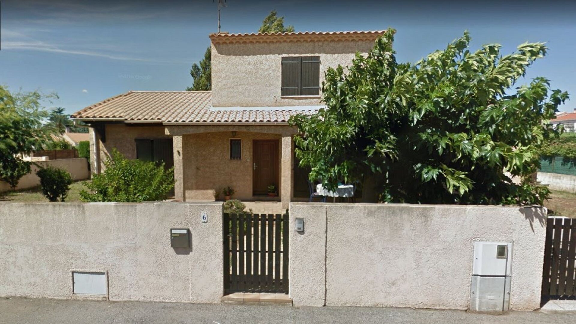 Beautiful air-conditioned villa sleeps 6/8 