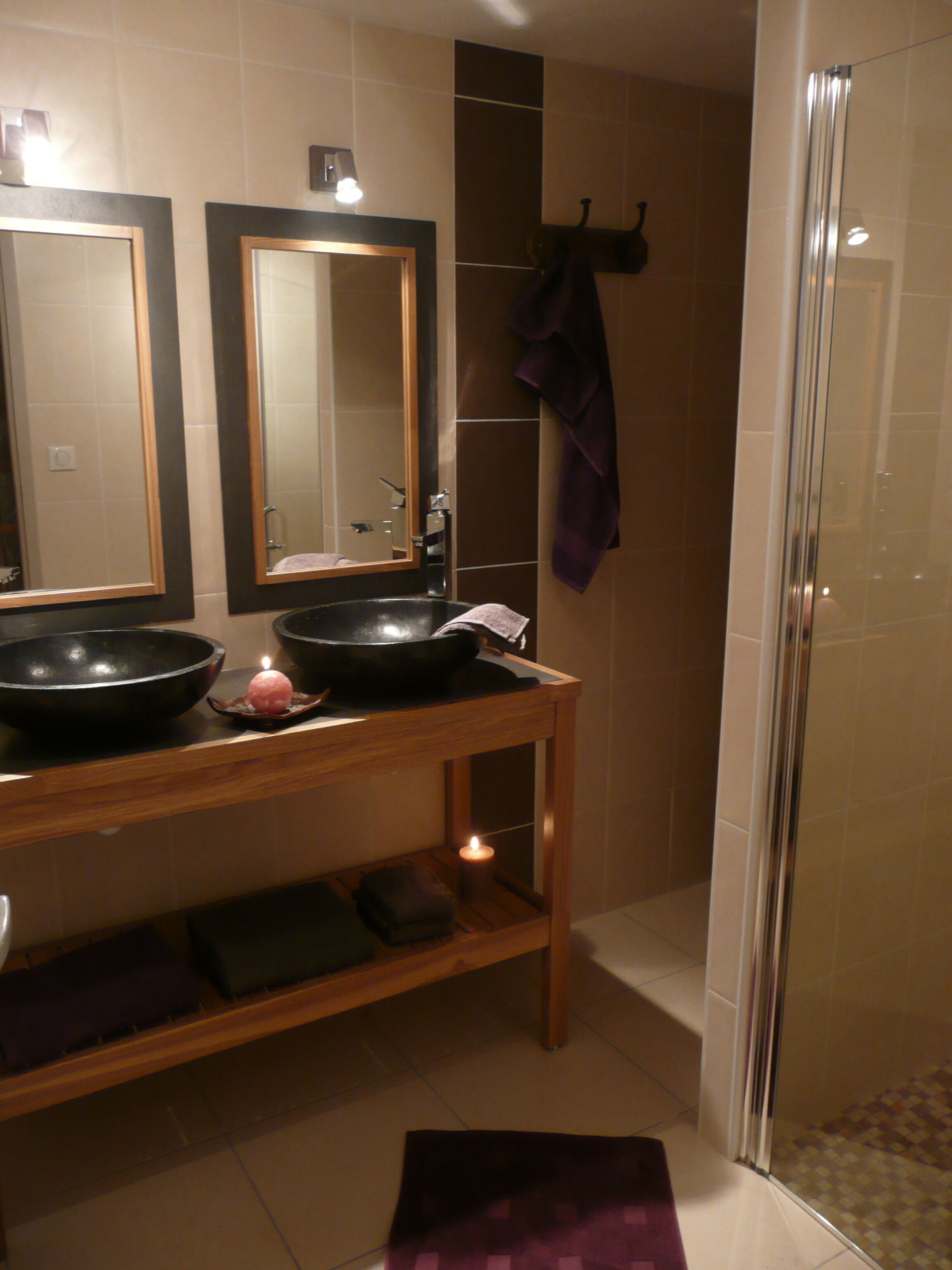 Douche, sèche-cheveux, papier toilette