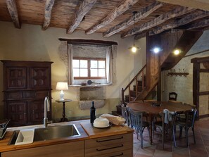 Fridge, microwave, oven, stovetop - Charming old house with private SPA and swimming pool, estate in nature park (Les Pechs Du Vers)