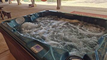 Bain à remous extérieur