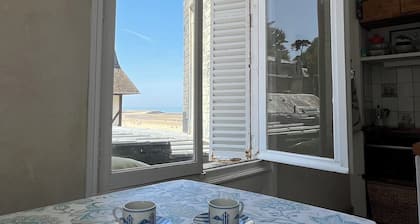 Ferienwohnung mit Meerblick in Montebello mit direktem Zugang zum Strand.