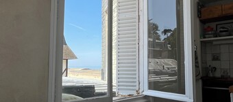 Cosy apartment with direct beach access