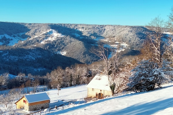 Le Grenier du Roc dans son cadre naturel