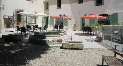 4 apartamentos en la MAS XVIII, con piscina, 16 personas, 5 minutos de Uzès