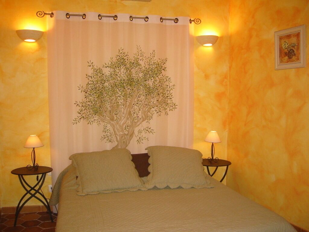 4 APPARTEMENTS DANS UN MAS DU XVIIIème  AVEC PISCINE, 16 PERSONNES, 5 MN d'UZES