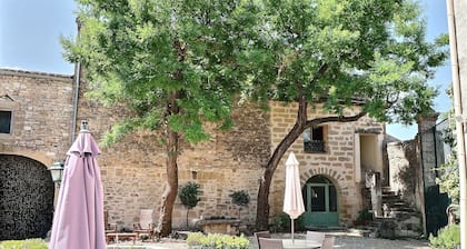 LES 4 APPARTEMENTS AVEC PISCINE, 16 PERSONNES, 5 MN d'UZES