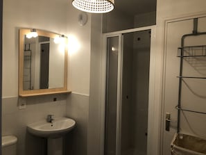 Shower, hair dryer, towels, toilet paper